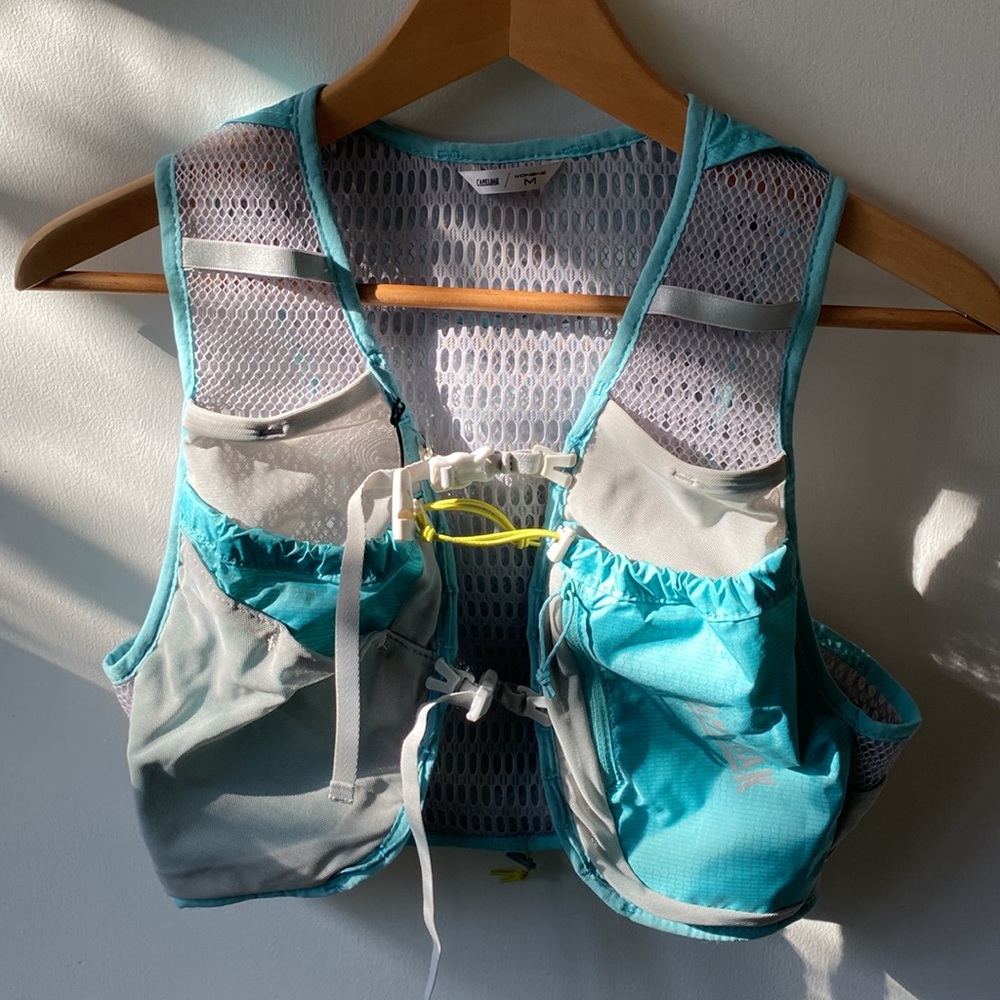 nwot CAMELBAK Women's UltraPro RUNNING Vest